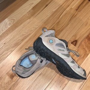Columbia hiking shoes